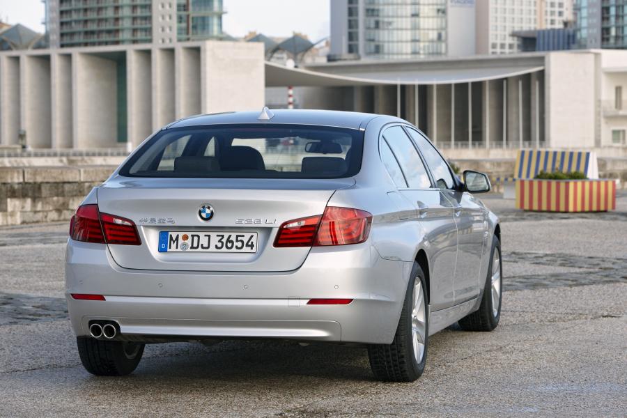  BMW 5-Series Long-Wheelbase 2010 года  (CN) (фото 47 из 77)